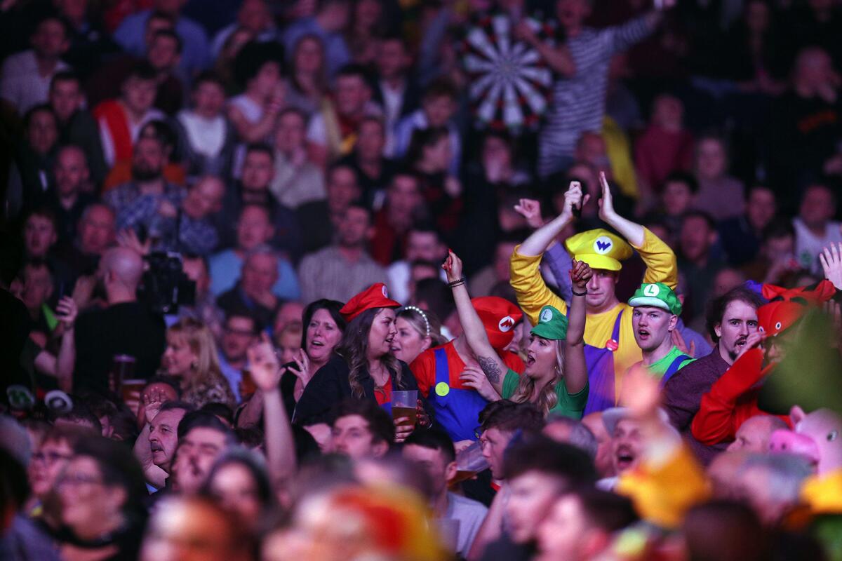 Premier league darts crowd