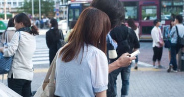 Da “Cos’è uno Smartphone” a “Come Distruggerlo”: Le Keywords della Nostra Relazione con il Telefono