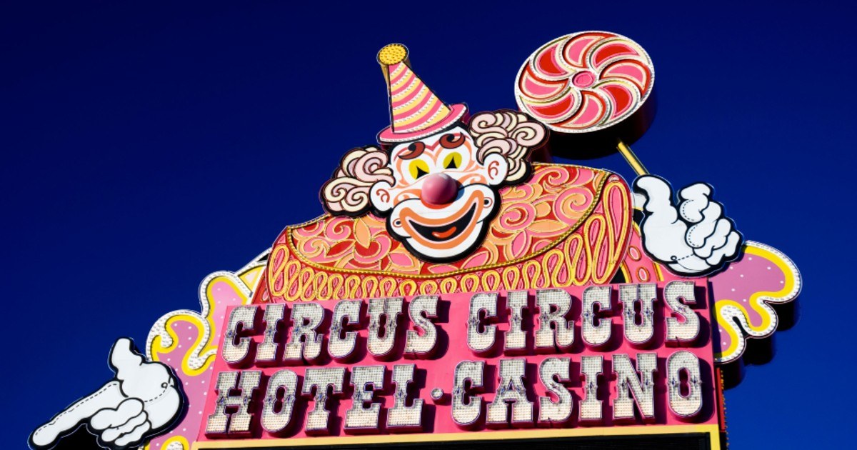 Las Vegas Mob-Era Casino Turns Back Clock By Offering Bingo, $2 Hot Dogs