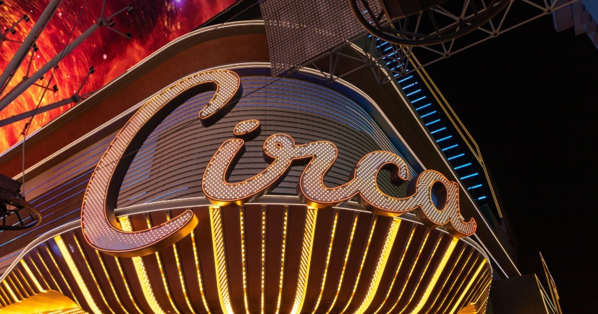 Las Vegas Casinos Offer Canadians "At Par" Discount