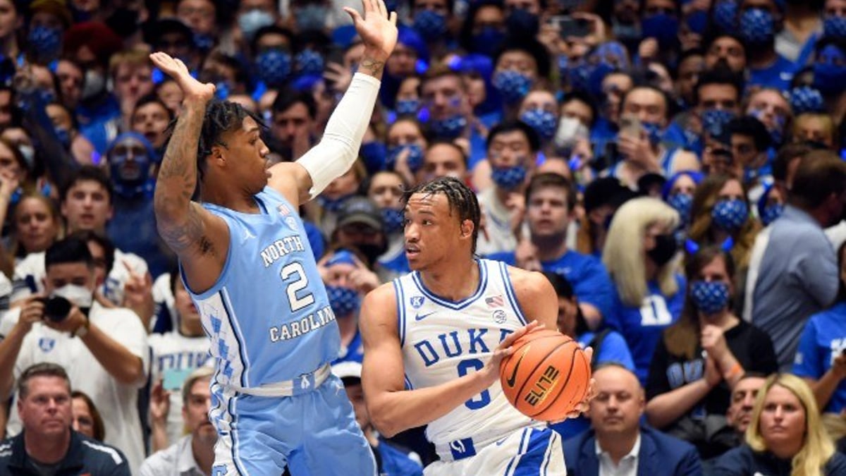 How Does A Pro Bookmaker Handicap the Final Four Matchups?
