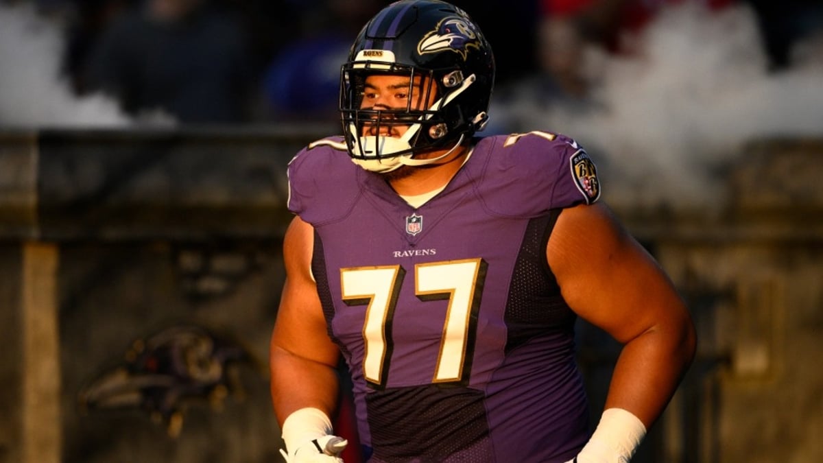 Who Has the NFL&#039;s Biggest Offensive Line? Top 5 Heaviest NFL Offensive Linemen Ranked