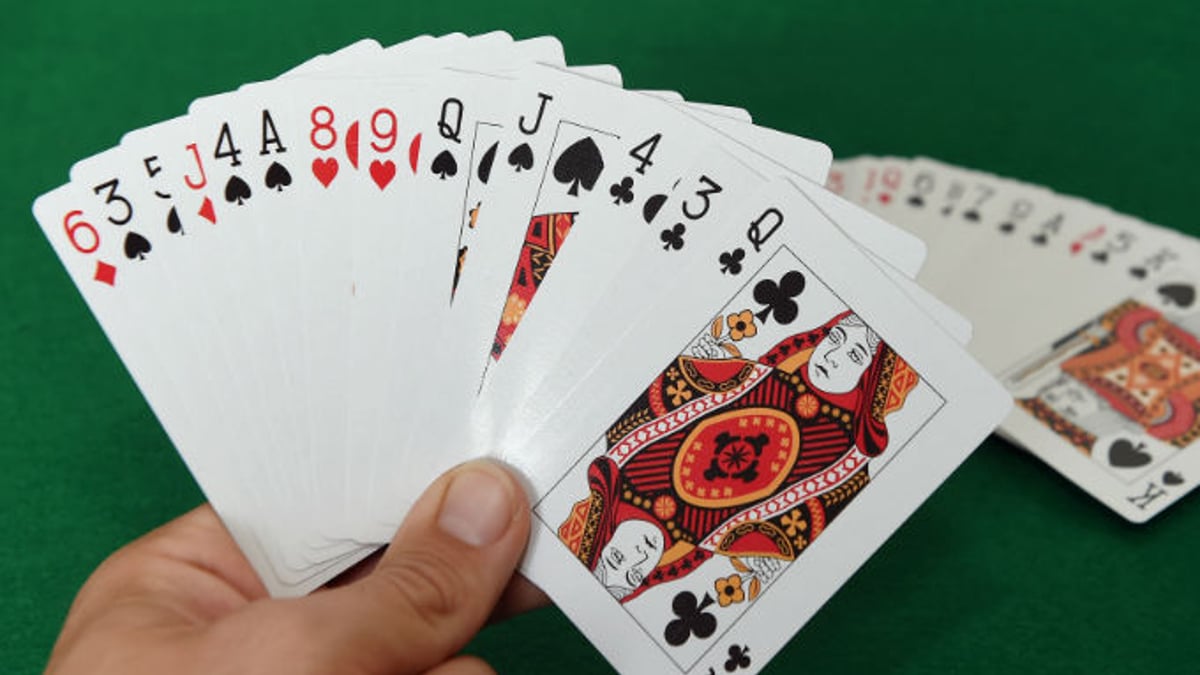 The Worst Hand in Texas Hold&#039;em Poker