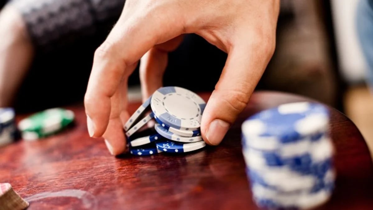 Poker Chip Tricks Poker Chip Tricks