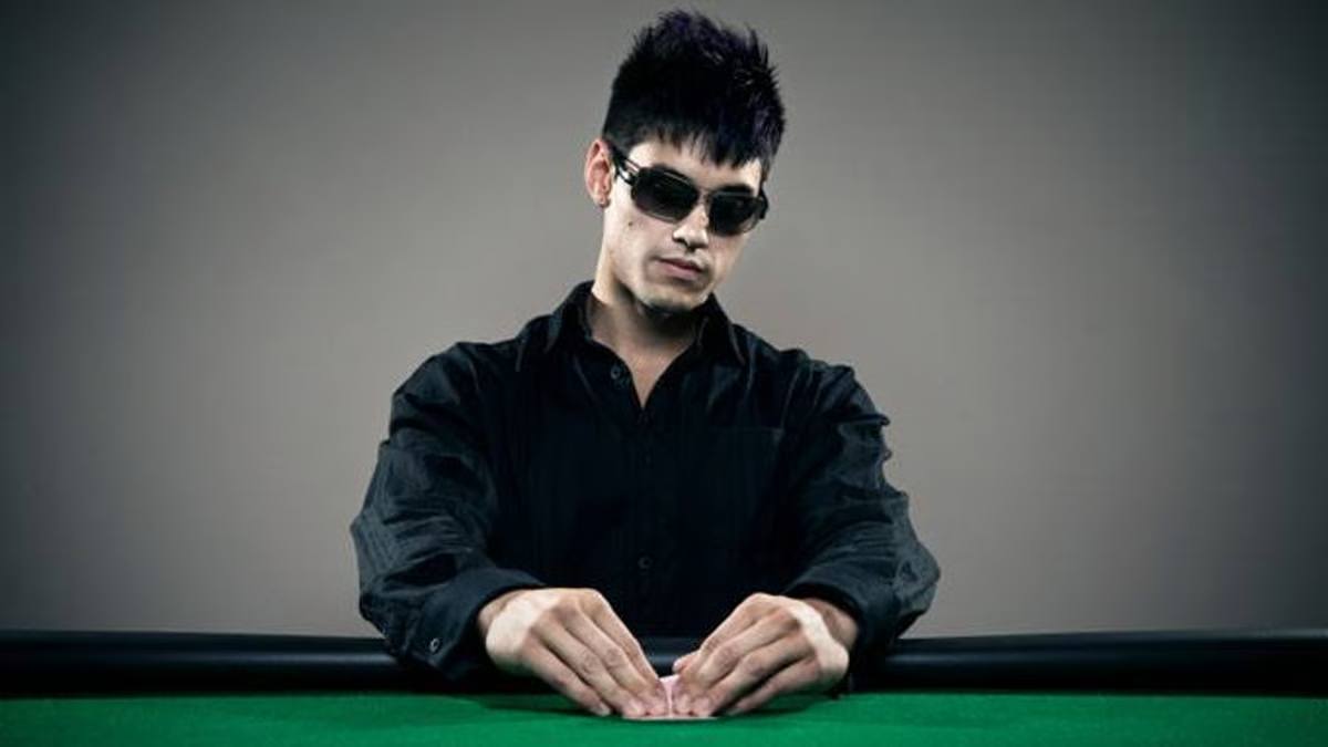 Playing the Perfect Bluff in Poker Playing the Perfect Bluff in Poker