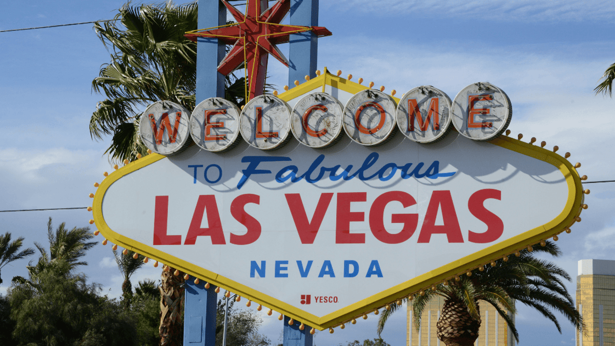 Las Vegas Casinos Betting On NFL Season To Revive Crowds Las Vegas Casinos Betting On NFL Season To Revive Crowds