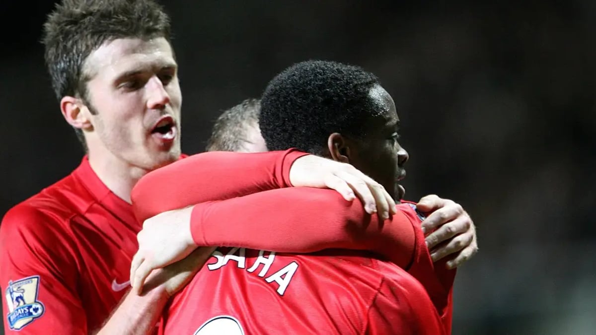 Louis Saha: Next Manchester United Manager Needs To Play The Way We Used To Play Louis Saha: Next Manchester United Manager Needs To Play The Way We Used To Play