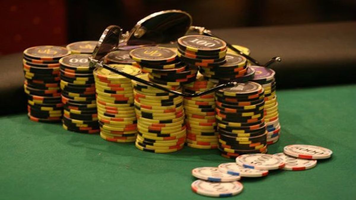 Poker Tournaments: Medium Stack Strategy Poker Tournaments: Medium Stack Strategy