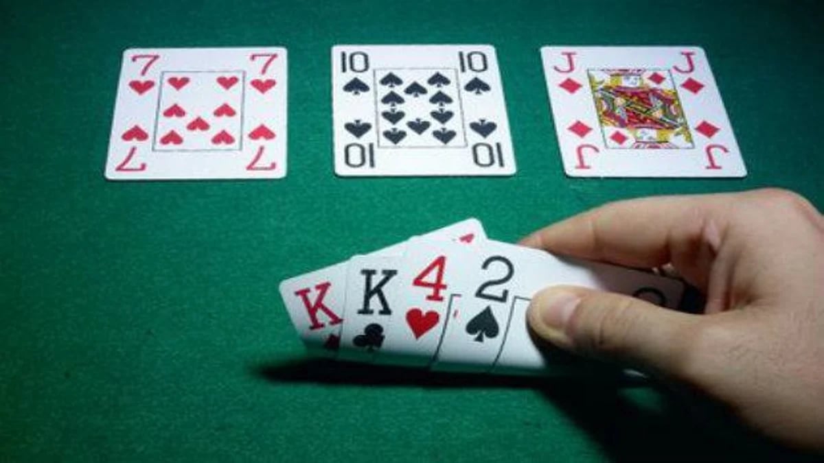 Omaha Poker vs Texas Hold'em Poker: Key Game and Strategy Differences Omaha Poker vs Texas Hold'em Poker: Key Game and Strategy Differences