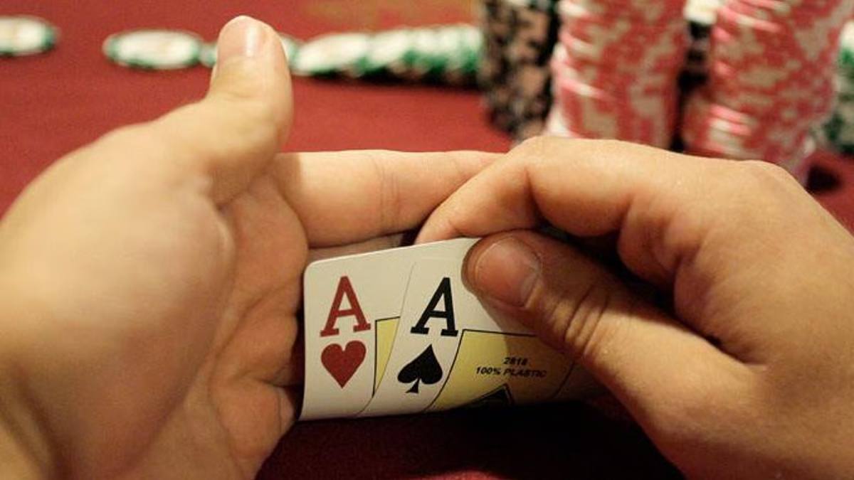 Poker Strategy: The Fake Tell Poker Strategy: The Fake Tell