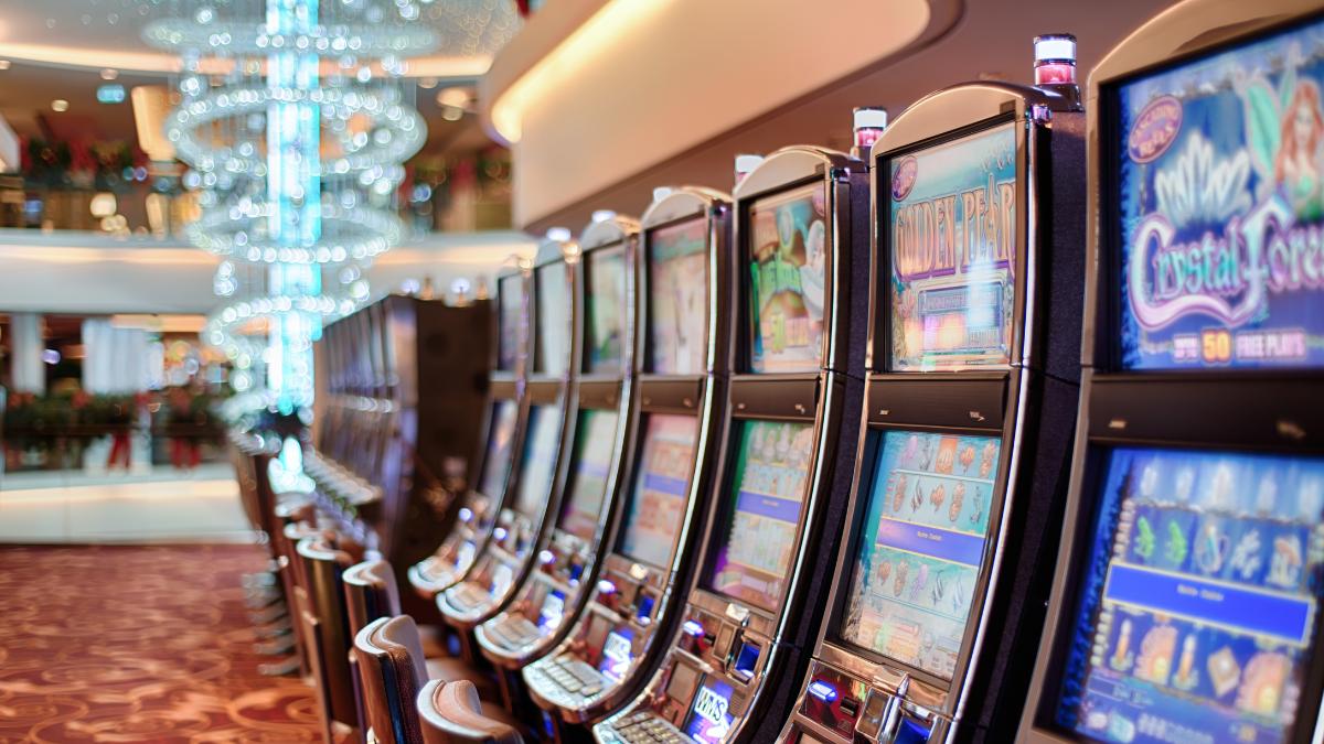 Washington’s Hollywood Casino Slapped with $10,000 Fine