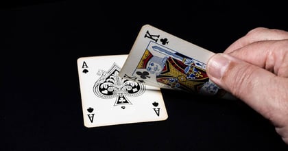Strategie Blackjack: Sistemul de pariuri D’Alembert