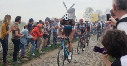 Kasseien, Kanshebbers & Koersgeweld: Wedgids Parijs-Roubaix 2025
