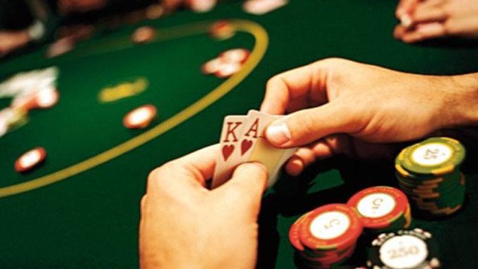 Hvordan oppføre deg rundt et pokerbord i et fysisk casino